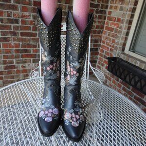 DINGO Women's Gray Leather with Floral Design Studded Western Boots Size 9